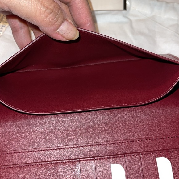 Bottega Veneta burgundy intrecciato woven wallet . Pristine condition. - Picture 6 of 10